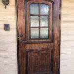 佐賀県 木製玄関扉のニス仕上げで高級感アップ